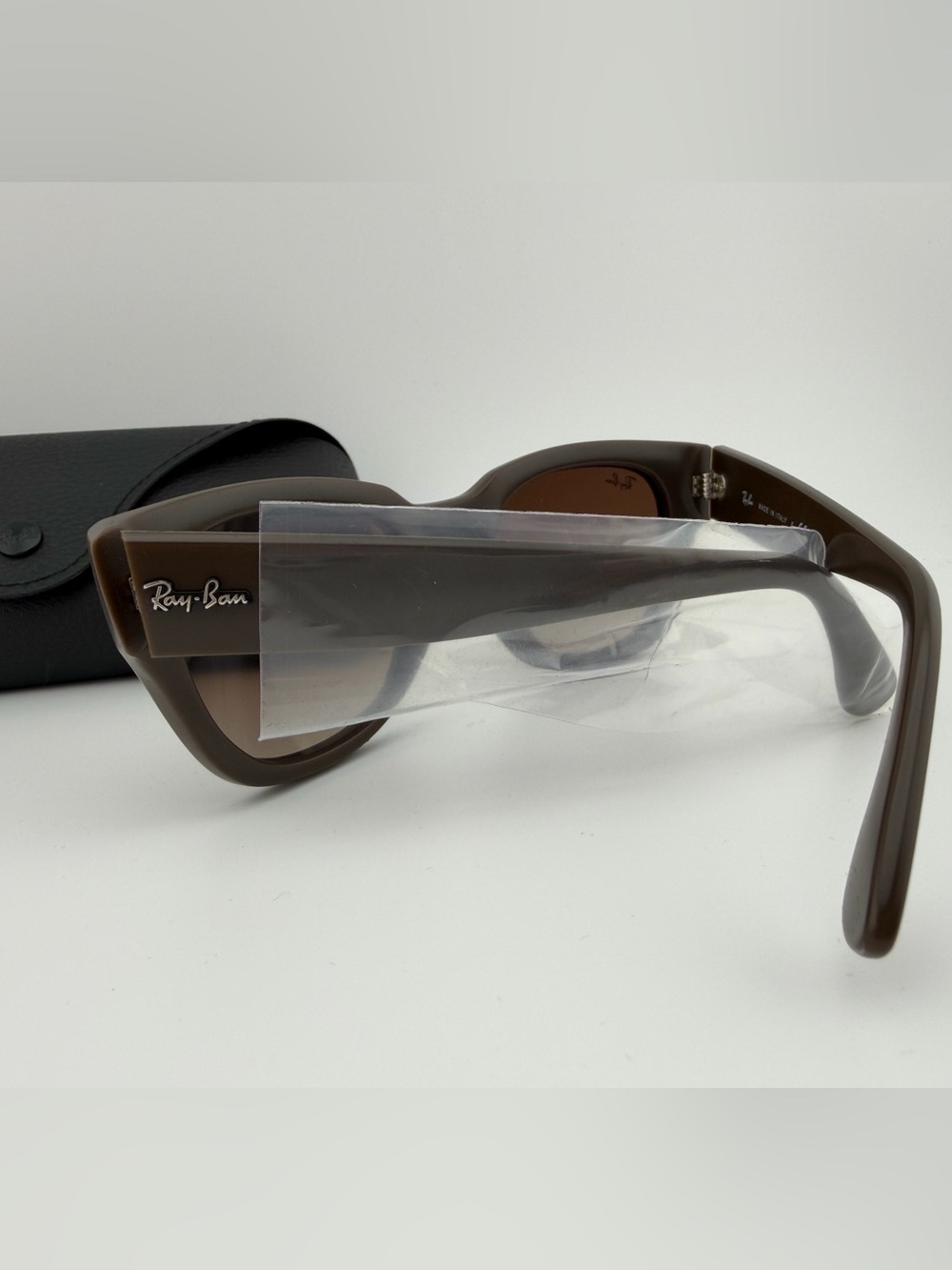 NEW Ray-Ban Women's Demi Gloss Turtledove Sunglasses with Gradient Lenses RB4178 - Picture 2 of 5